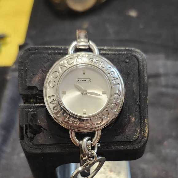BEAUTIFUL VINTAGE COACH Phoebe BRACLET WATCH - Picture 1 of 8
